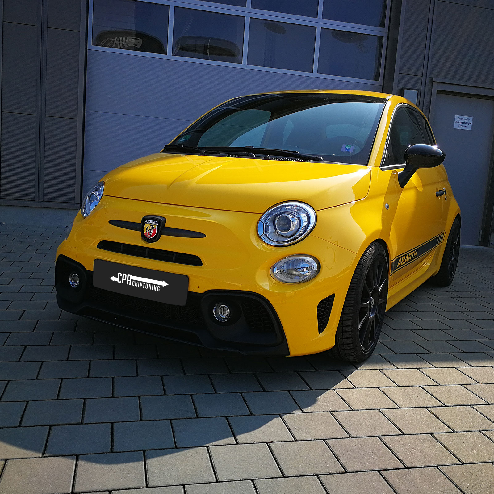 Abarth 695 Tributo Ferrari 1.4T 132 kW