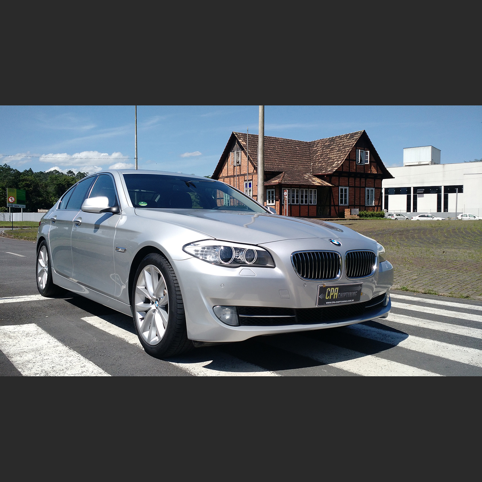 Testováno: BMW (F10) 550i
