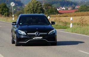 C 63 AMG - výtlak ztracen, získaná energie