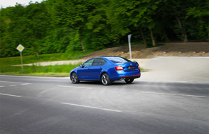 Nová Škoda RS v praktickém jízdním testu